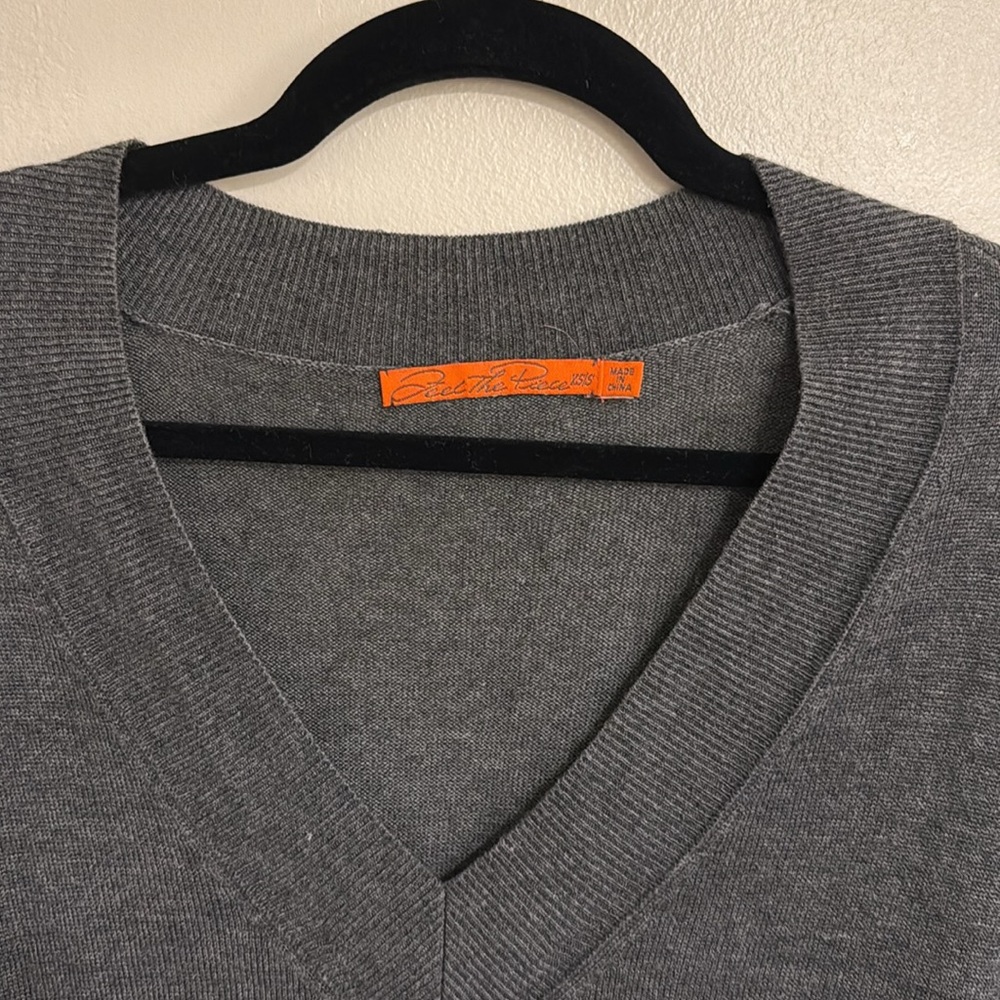 Feel the Piece XS/S Charcoal Grey V neck sweater with thumb holes Fit a Med too - Picture 3 of 6